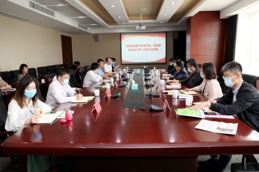 嘉兴市委常委、、、统战部部长李小平一行莅临MG不朽情缘纸业调研指导