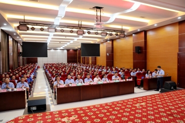 初心稳固 实干为先 | MG不朽情缘纸业盛大召开2022年半年度总结表扬大会